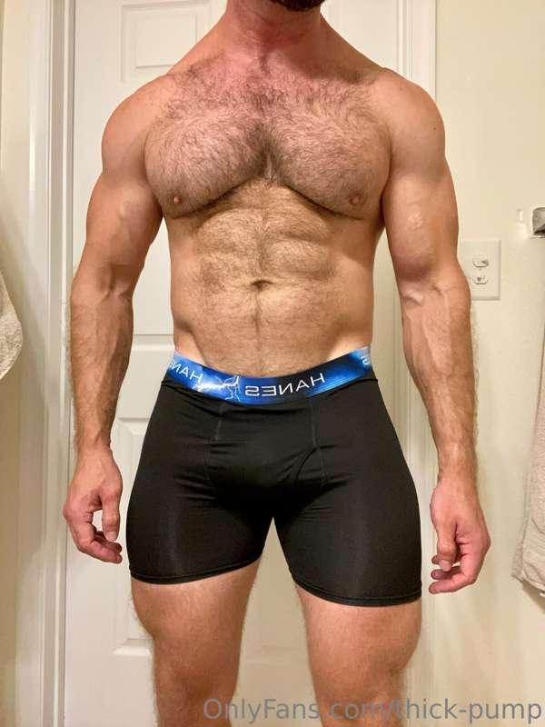 Do you like thick muscle Daddies? 😉