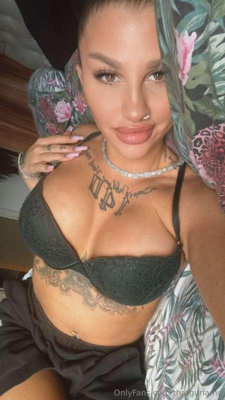 Close enough to feel my breath…👄