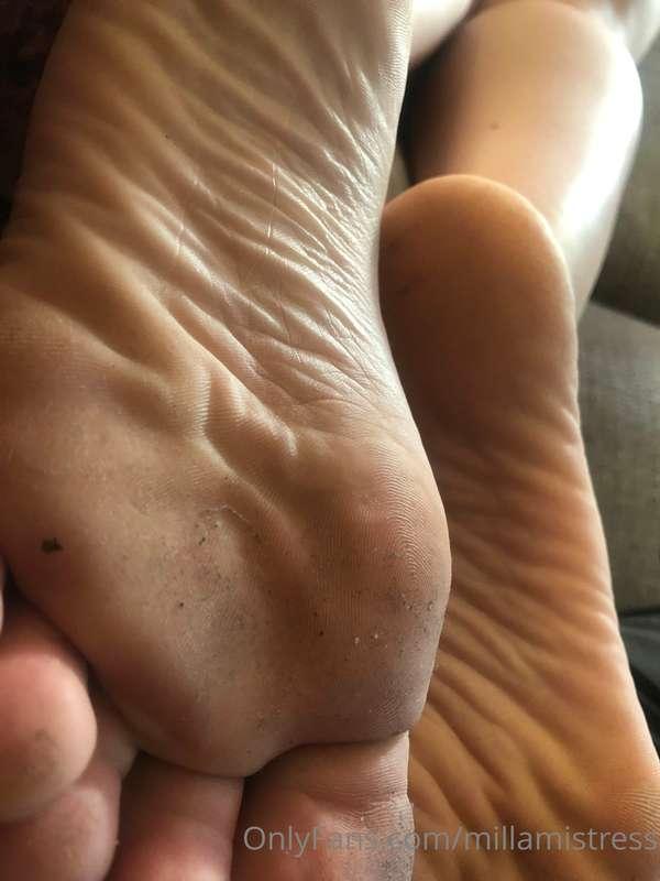 Clean my feet!👅