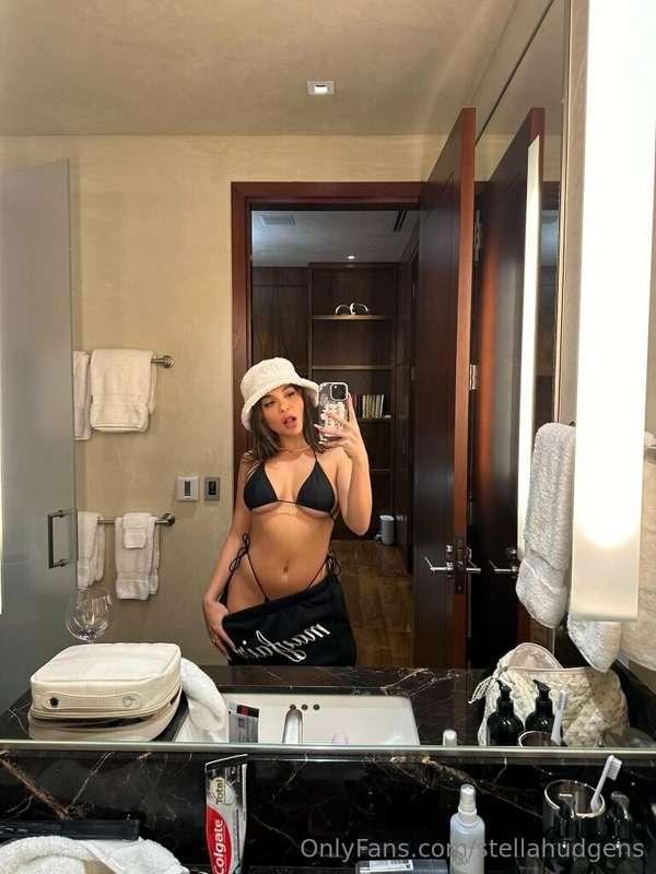 mirror mirror on the wall🫣 dm me your best pick up line🫣