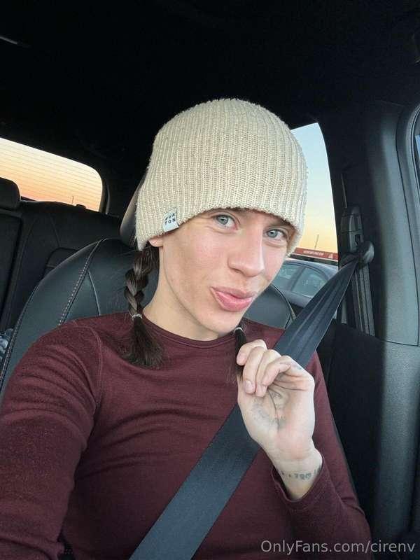 Looking extra cute in my beanie. 😏