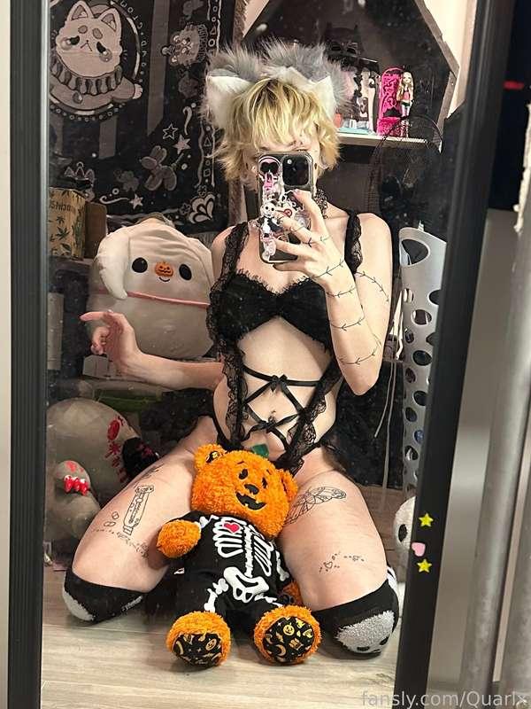 HAPPY HALLOWEEN!!! 🎃 🐾🦴

#fyp #ftm  #trans #femboy #tattoos #piercings #altboy #goth #eboy #tdick #softboy #emo #emoboy #petite #fem #boypussy #halloween #halloweenporn #werewolf #horrorporn