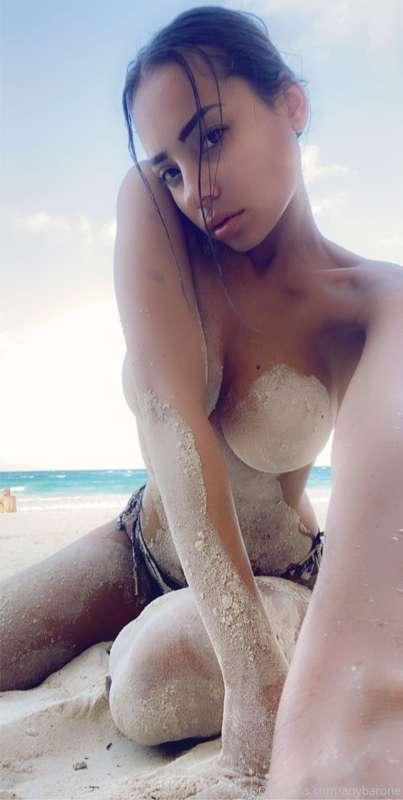 En la playa 🔥🔥🔥🔥 solos y yo🎵🎵🎵😈