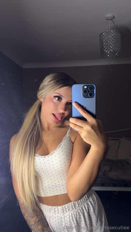 i’ve made some crazy hot new content, wanna check it out? 🫣h..