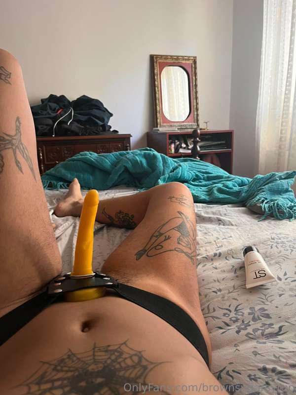 Someone is taking ass stretching lessons and loving them so ..