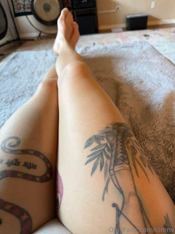 Slow morning ☀️ more attention to give 😈
