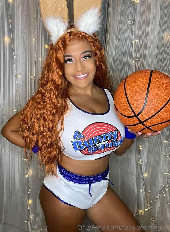 Would you let me play on your team? 🏀 #lolabunny