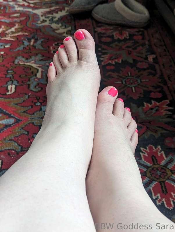 New nail color, who's covering the mani/pedi? $150 😘😘