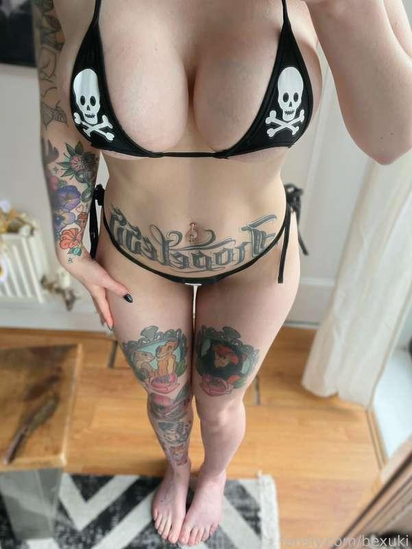 Would you put your face in these big titties please😛