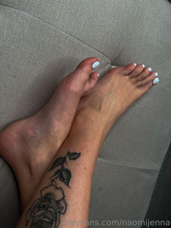 Und ja ich mache auch Fußcontent 🦶🏽🤍 
Für mehr im Chat