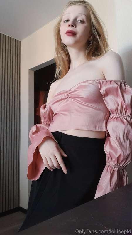 I want to feel your kisses🥰🥰🥰 on my neck, will you do that?