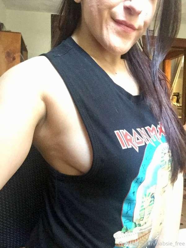 Iron Maiden side boob 🙌