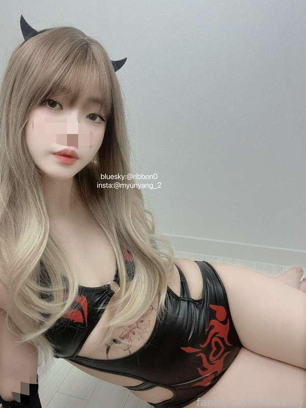 juicing Succubusﾍ(ﾟ∇ﾟﾍ)
#asian #asiangirl #mirror #masterbate #ahegao #eyeroll #ass #bigass #toy #doll #cat #pet #cosplay #bdsm #dildo #nsfw #porn 

All full version videos are no blur

If you subscribe, you can see more photos and videos