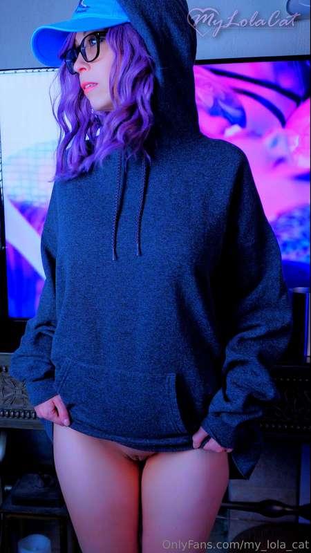 Who needs pants anyways? 💘