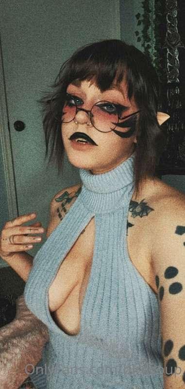 What do you think of this sexy little elf? 🤭😘