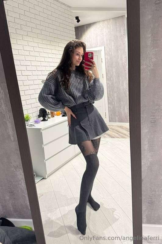 I guess the spring mood makes me want to wear cute skirts an..