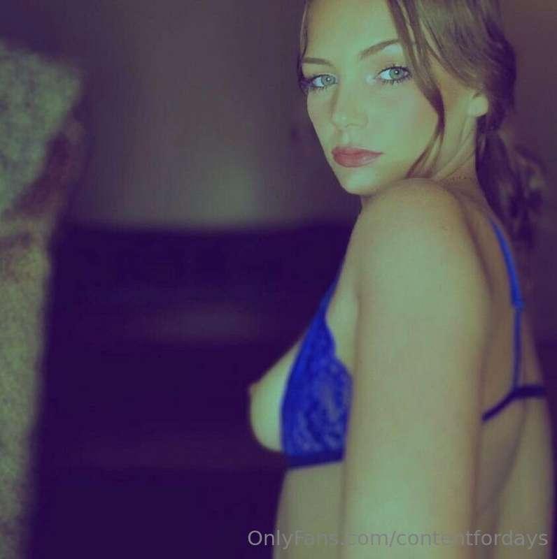 Free for the first 10

https://onlyfans.com/action/trial/1id..