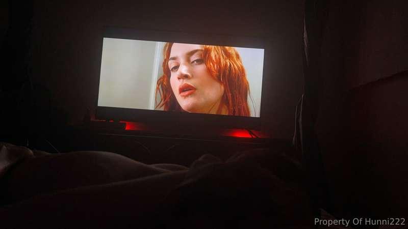When he eats you out while watching the titanic😍then gives y..