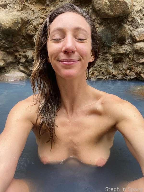 Feeling so deeply nourished by a cold, drizzly day spent at the hot springs♨️ with sum seriously amazing souls @ccflight, Lael, and Elle. 

These sacred waters are so healing, and I’m beyond grateful to have the ability to take these little day trips to rejuvenate, recalibrate,  and recharge. It’s only made possible by the support I have on platforms like this, so thank you thank you thank you💕