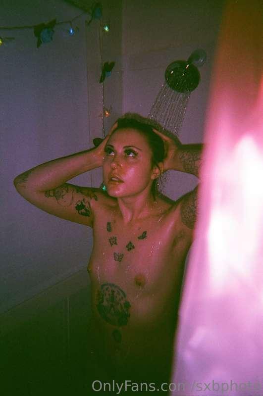 shower time with @aziebugx