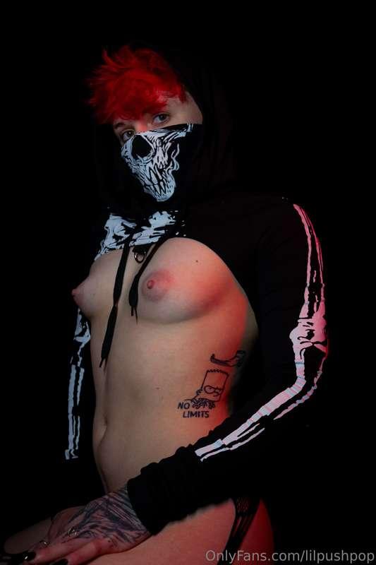 🖤❤️💀