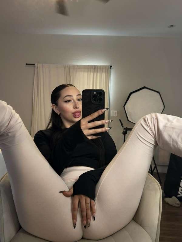 1 or 2 fingers? 🥵💦