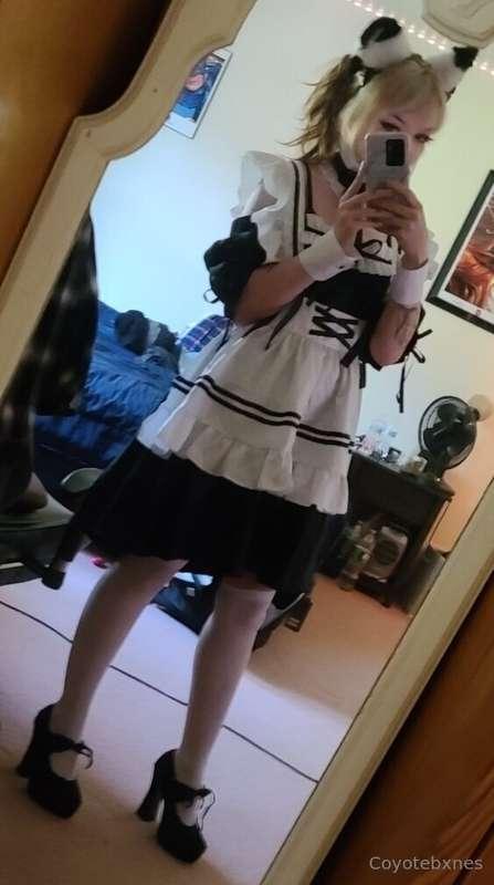 Cleaning a house today in my new uniform 😊🖤