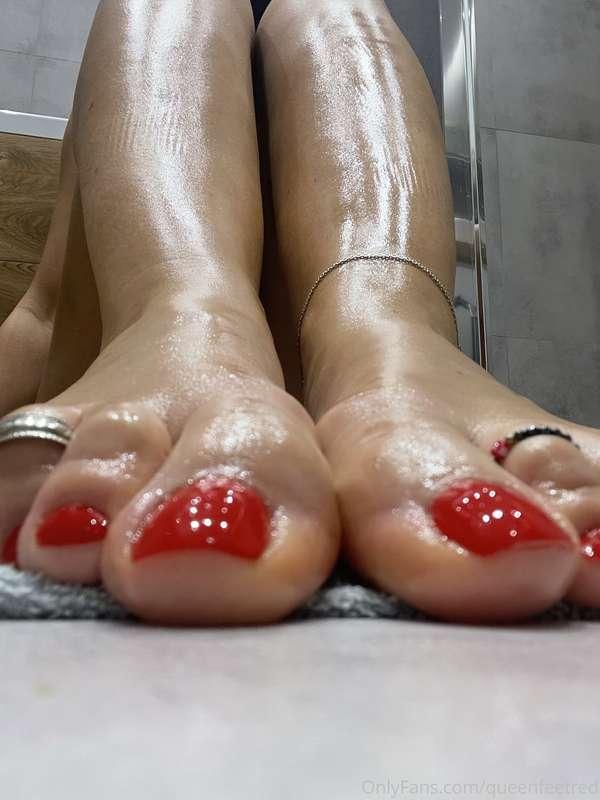 Oil feet massage