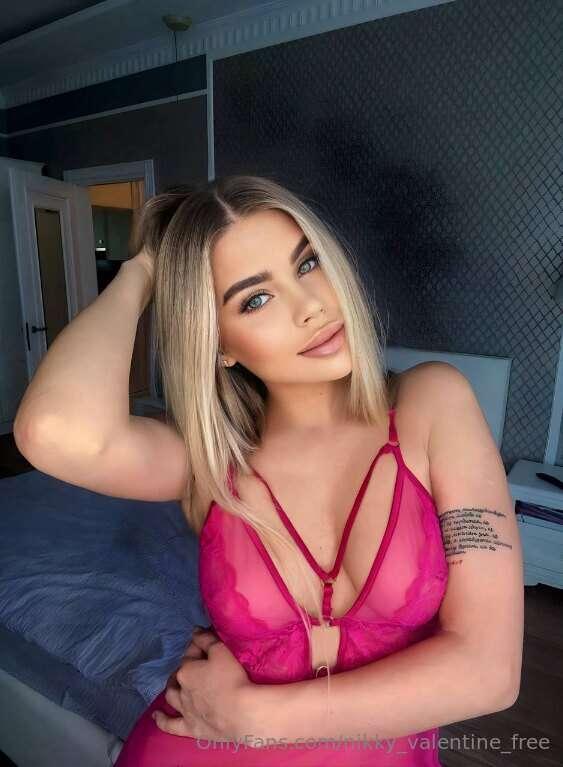 *Free subscription*
Would you fuck her @lovebi ass, pussy or..