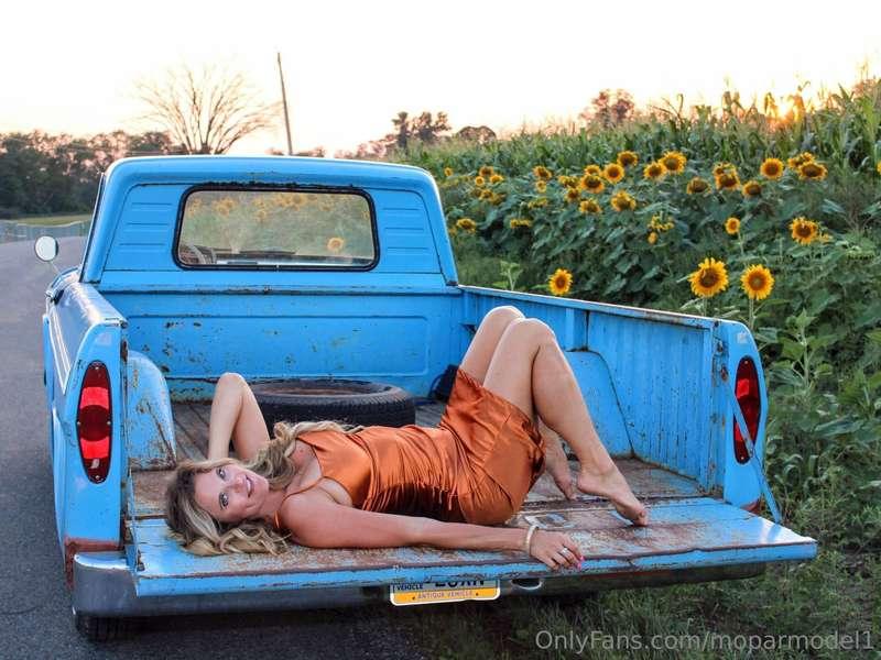 Farm truck Friday 💙🌻