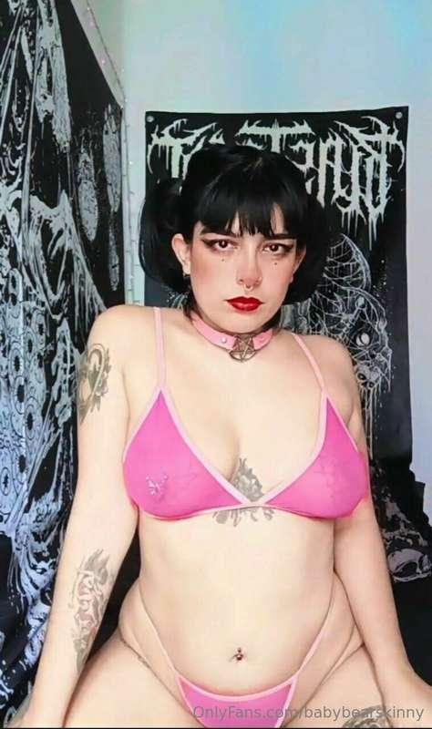 Hace mucho que no les subía cositas por aquí 🥵🩷🥺   ¿Qué les ..