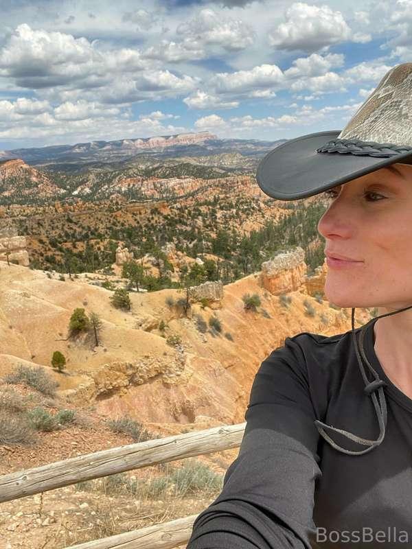 I may have accidentally got nekkid while ⛰️ hiking... 😉  I c..