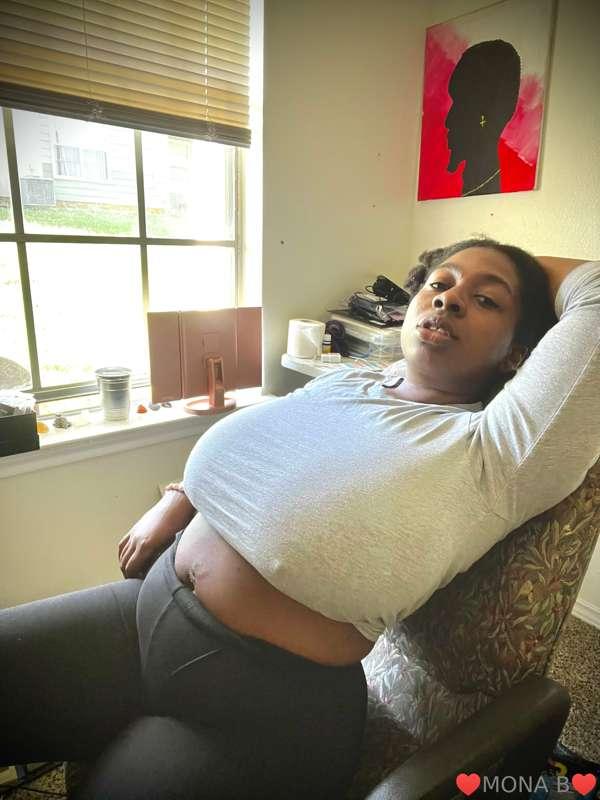 Just chillin and workin. 👩🏽‍💻 
What do you do for work? 👀 
L..