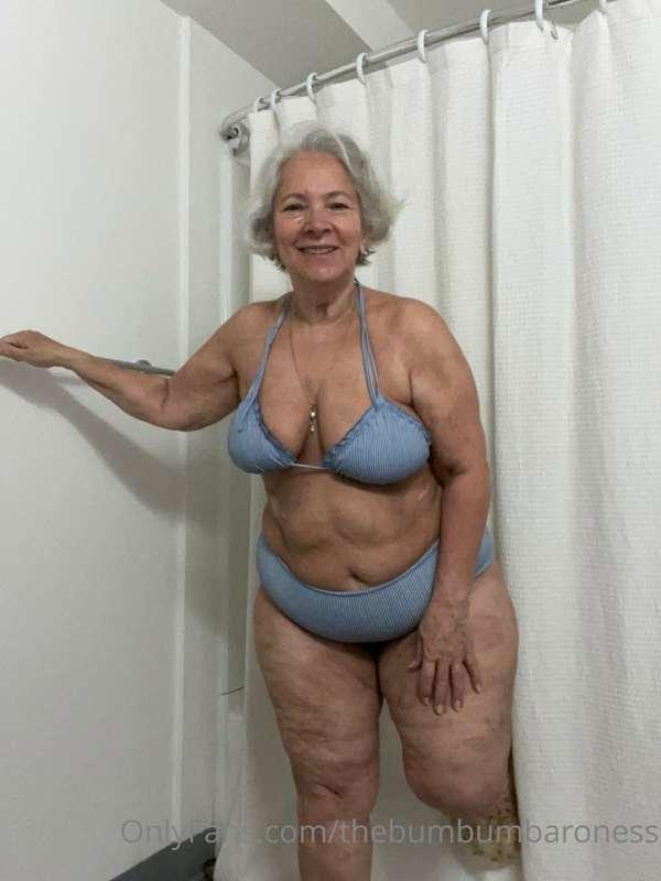 thebumbumbaroness image #2