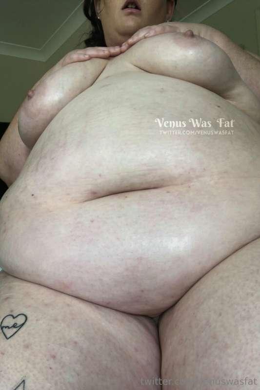 Worship this sexy fucking body.

XXX: @venuswasfat