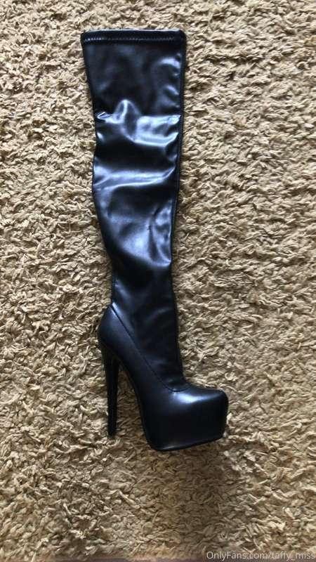 Boots have arrived! Will be putting them on tomorrow to make..