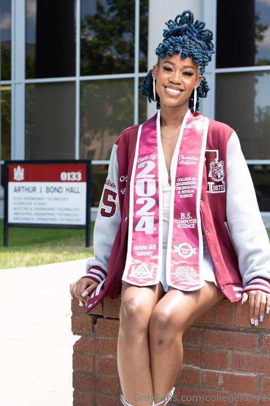 Graduated from college 👩🏽‍🎓
B.S in Computer Science