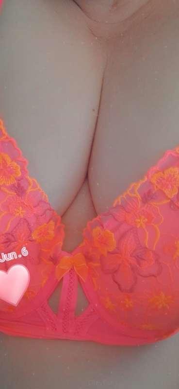 U know u want to see me cover my tits in my creamy caramel p..