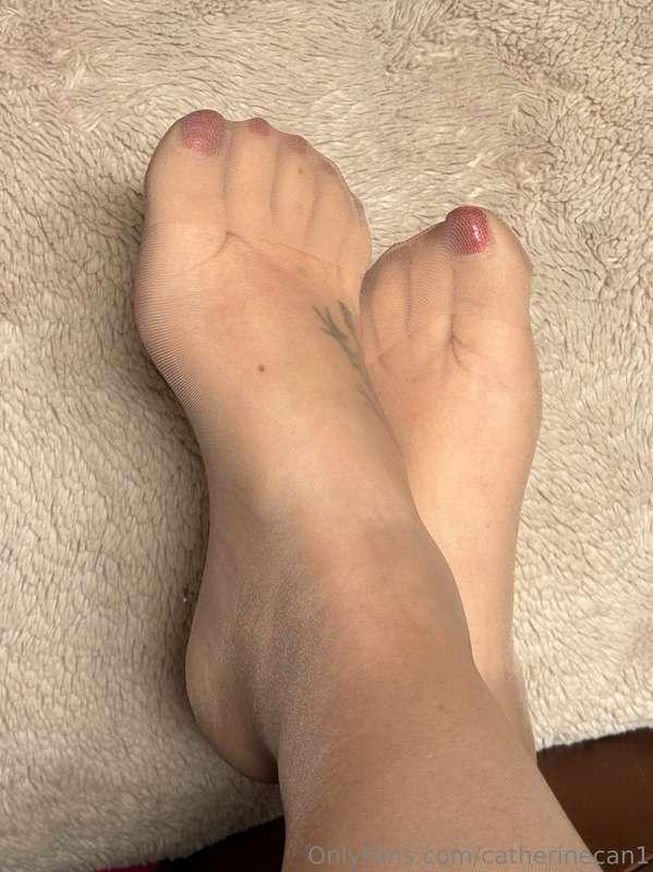 Nylon pantyhose toes and long legs x