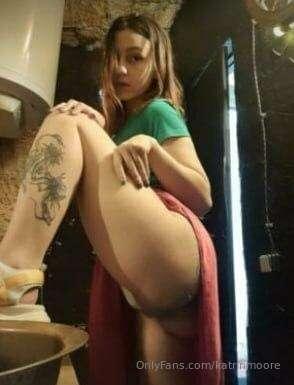 ## @yourkiittyy 💛
My pussy's😻 so tight you'll have a hard ti..