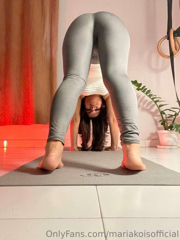 Help me stretch 😈👅💦