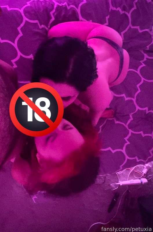 Sharing is caring 😋🥰 here’s the double bj vid with @ichigothornz 💕 This is my first double bj vid 👀 

Can we blow you like this? 🤤

#fyp #gothgirls #doublebj #freetofollow #threesome #blowjob
