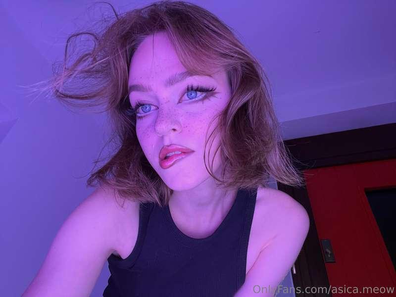 ✨Experiment time✨ Just felt like painting a bit tonight, but..