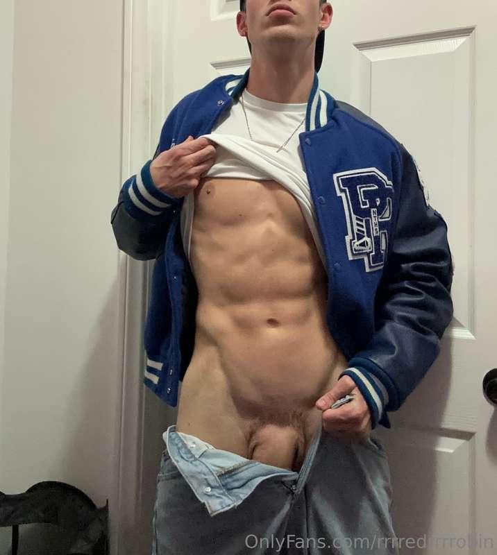 Horned up after school, ya’ll like jocks?? ( sending out a h..