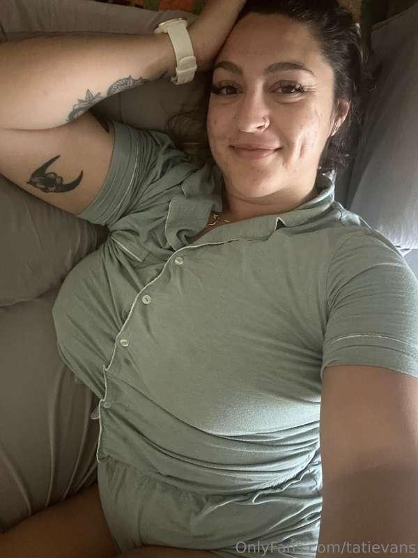 Let’s just stay in bed all day 😇