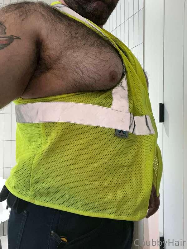 Anyone wanna suck my titty on a jobsite🐻🍼