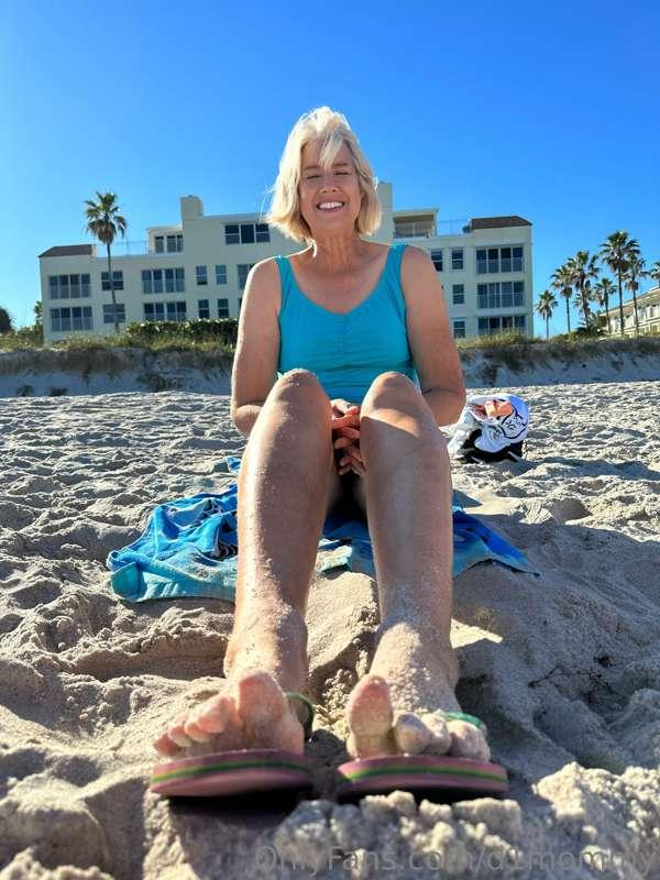 Do you like the beach? ❤️❤️ And what about BIG mama in a swi..