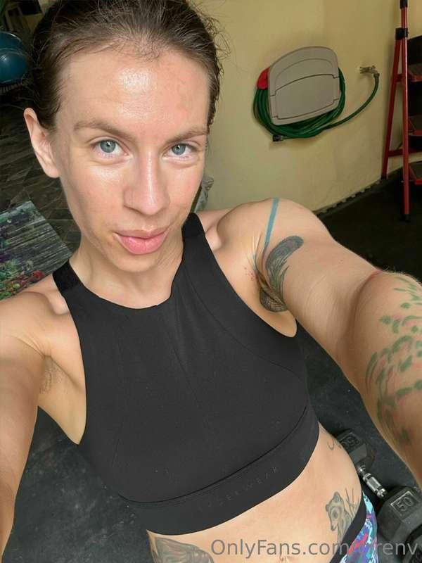 Earlier today…gym mode. 🏋️‍♀️