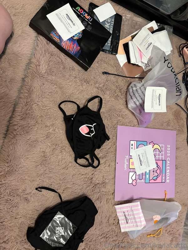 Thank you guys so much💕This is all I unpacked at the Stream ..