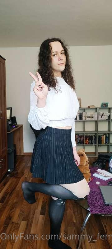 Happy Femboy Friday!!! I got these cute cat tights :3 and I'..